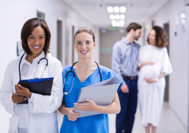 Difficulties in Teaching Diagnostic Reasoning in the Digital Age: the Critical Role of the Teacher-Clinician Mentor